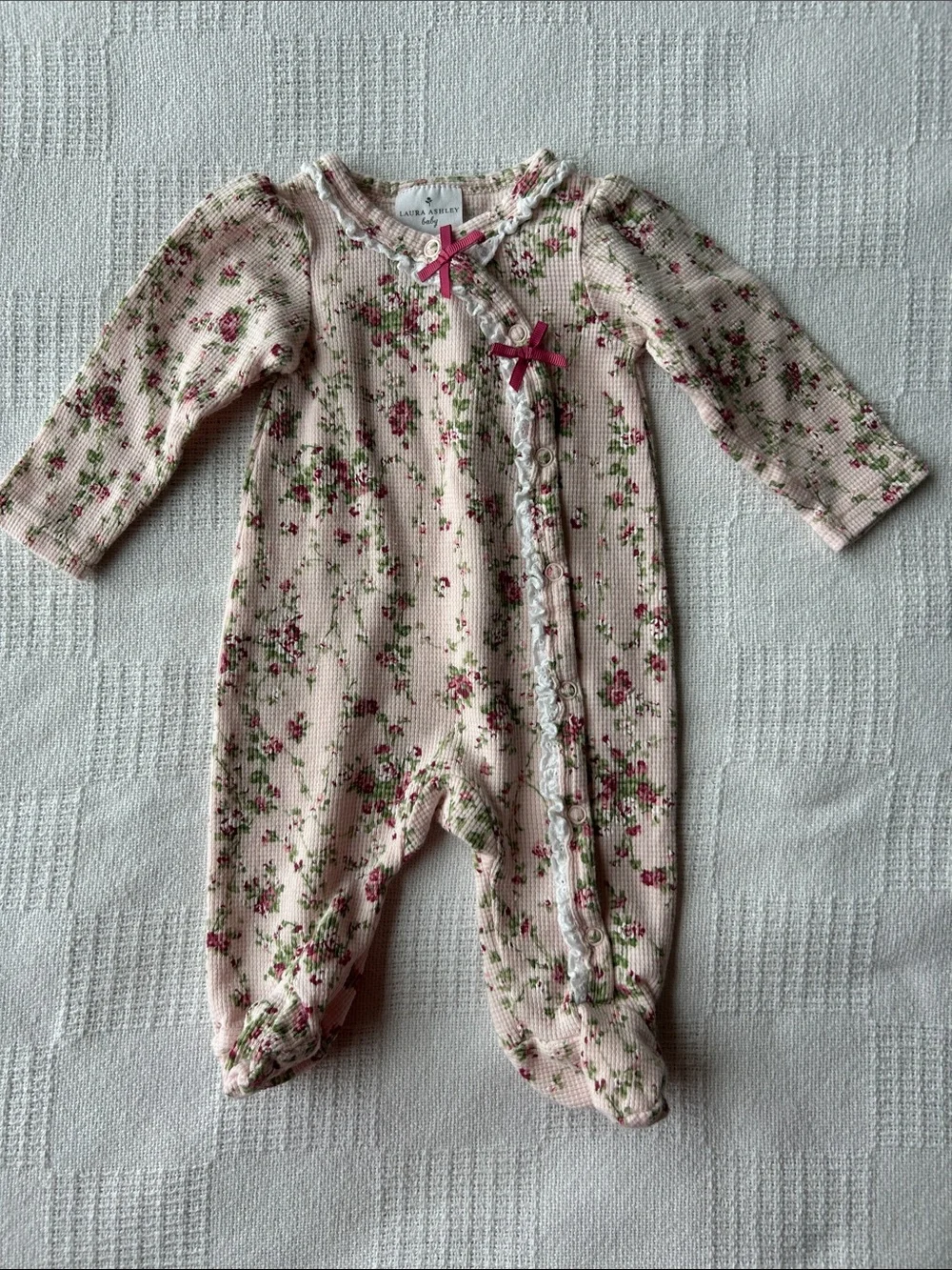 5 long sleeve footed onesies size 0-3